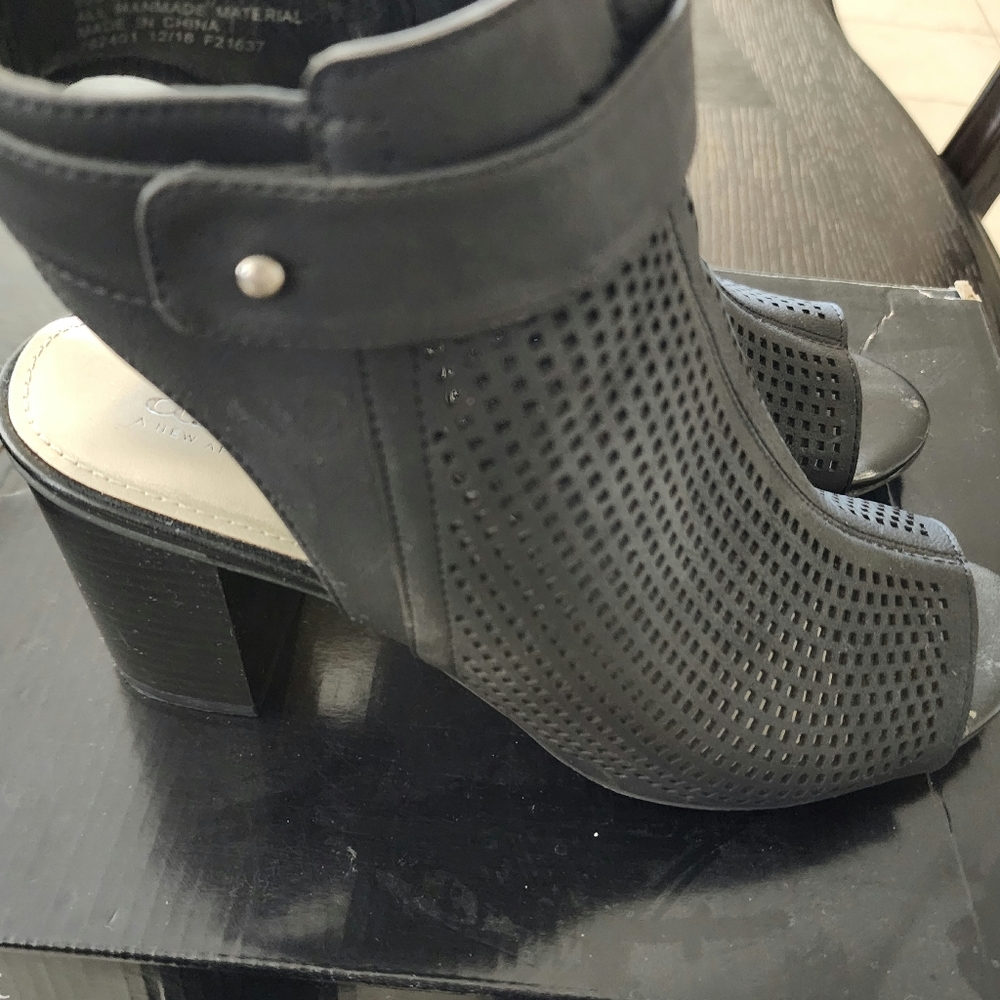 Black boots like shoes (women's)